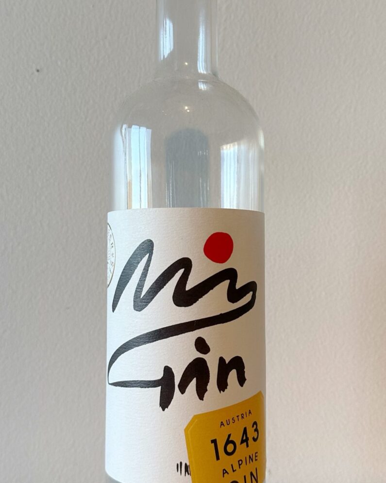1643 Alpine Gin Bottle